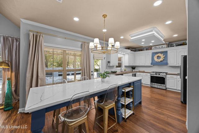 123 Oakhurst Drive, Clinton, MS 39056