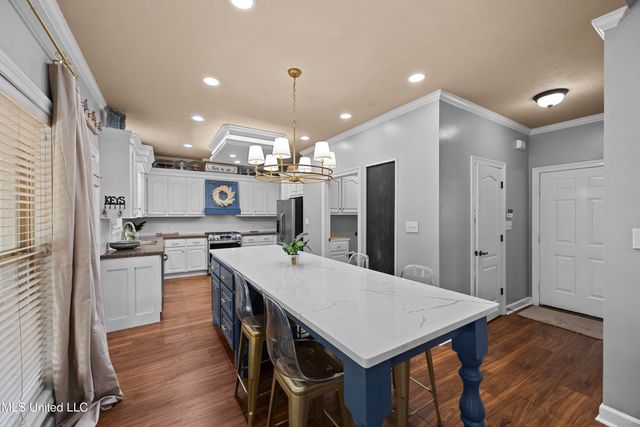 123 Oakhurst Drive, Clinton, MS 39056