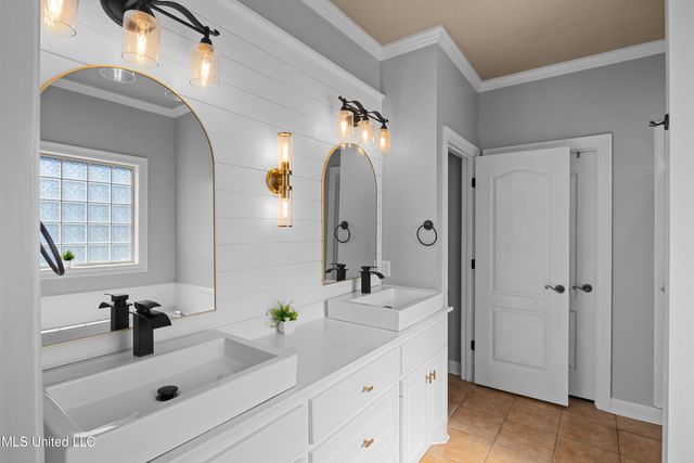 123 Oakhurst Drive, Clinton, MS 39056