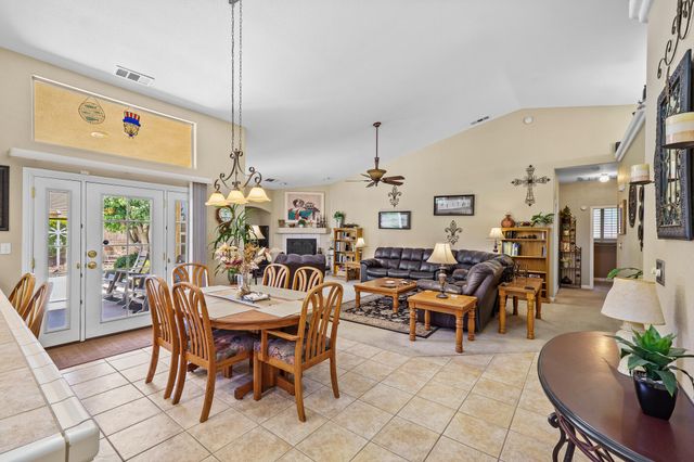 2729 W Ceres Court, Visalia, CA 93291