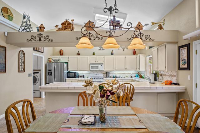 2729 W Ceres Court, Visalia, CA 93291