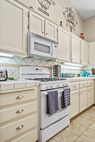 2729 W Ceres Court, Visalia, CA 93291