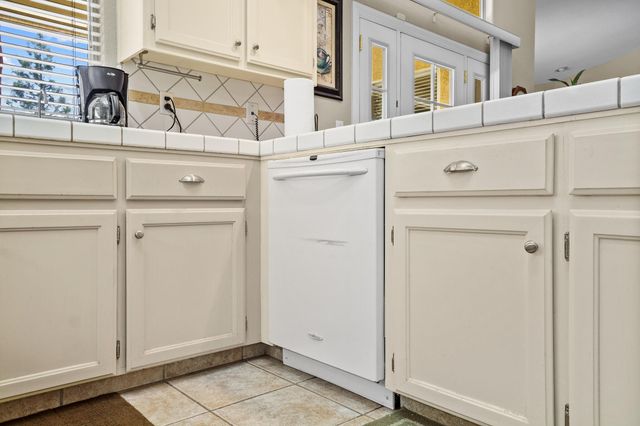 2729 W Ceres Court, Visalia, CA 93291
