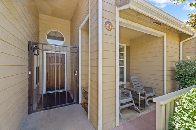 2729 W Ceres Court, Visalia, CA 93291