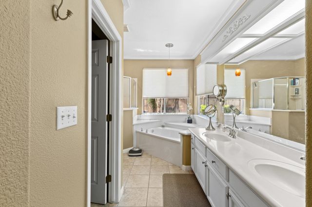 2729 W Ceres Court, Visalia, CA 93291