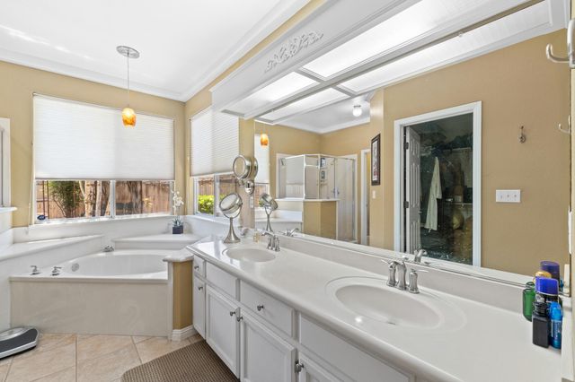 2729 W Ceres Court, Visalia, CA 93291