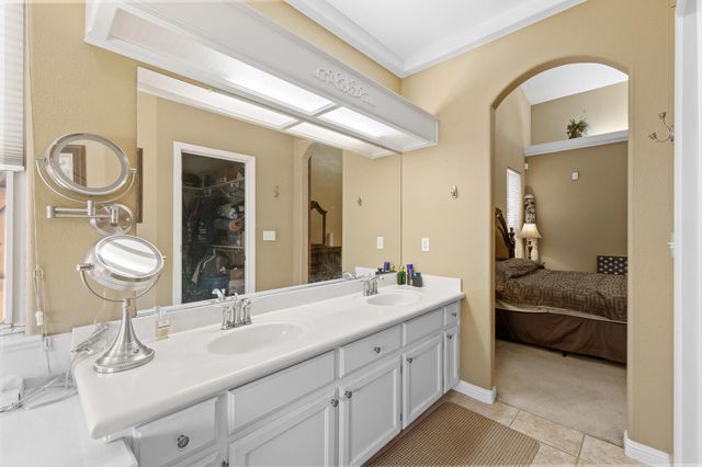 2729 W Ceres Court, Visalia, CA 93291