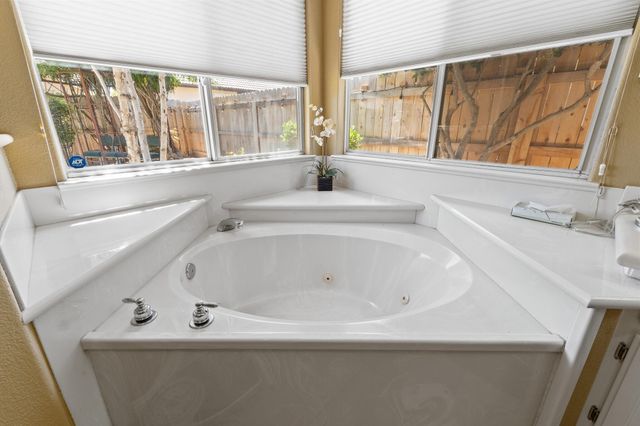 2729 W Ceres Court, Visalia, CA 93291