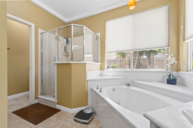 2729 W Ceres Court, Visalia, CA 93291