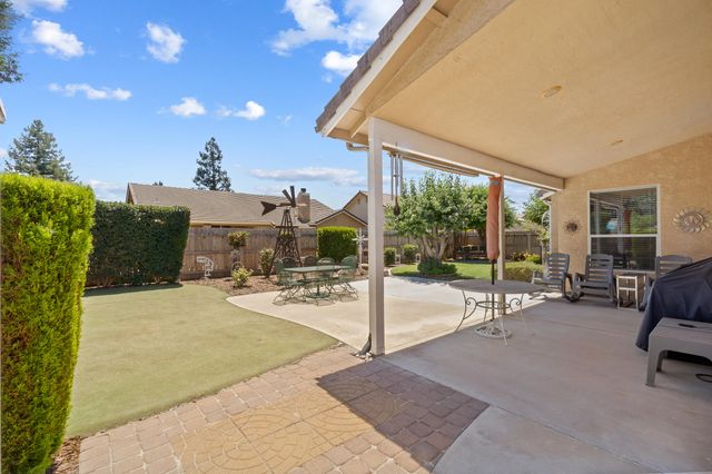 2729 W Ceres Court, Visalia, CA 93291