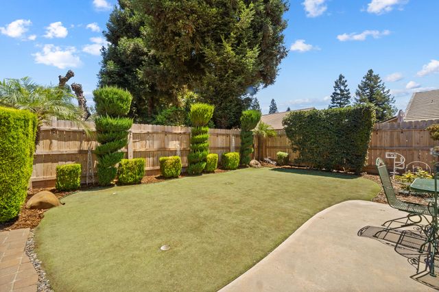 2729 W Ceres Court, Visalia, CA 93291