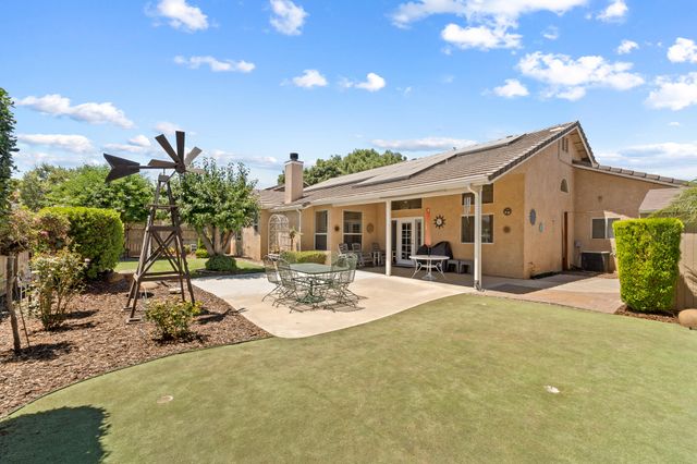 2729 W Ceres Court, Visalia, CA 93291