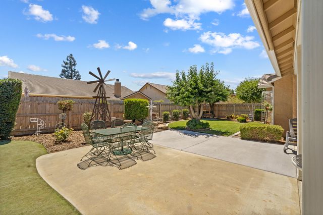 2729 W Ceres Court, Visalia, CA 93291