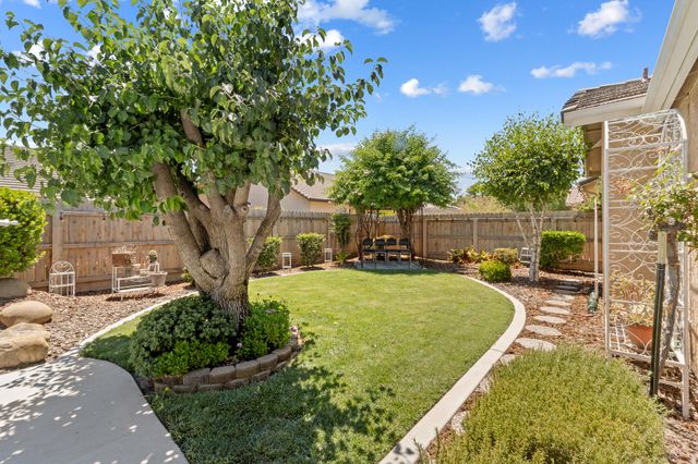 2729 W Ceres Court, Visalia, CA 93291