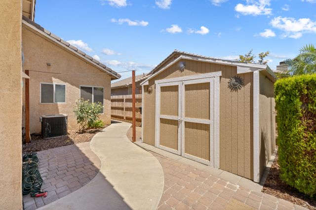 2729 W Ceres Court, Visalia, CA 93291