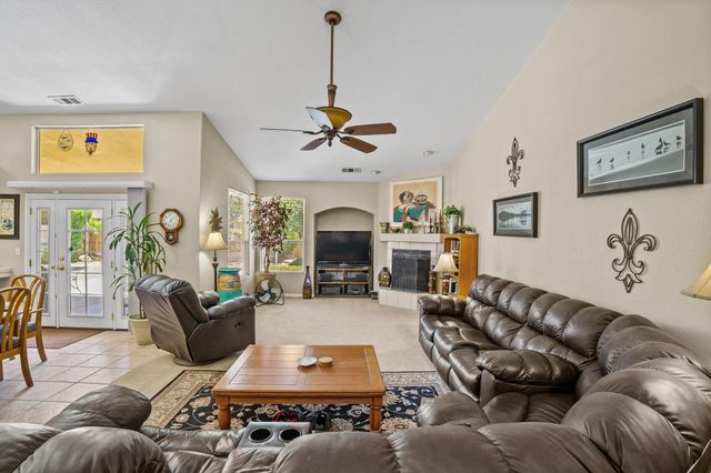 2729 W Ceres Court, Visalia, CA 93291