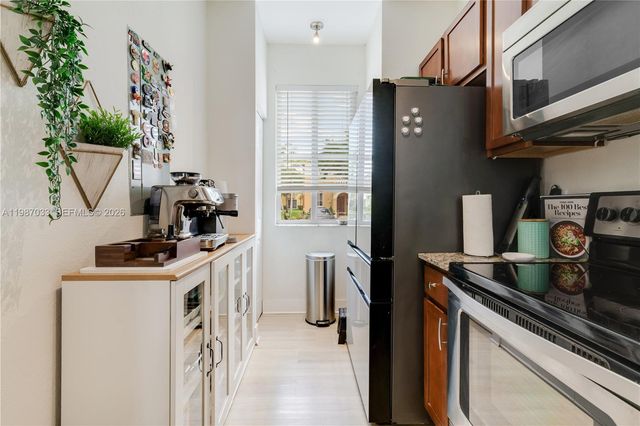 8916 SW 19th St, Miramar, FL 33025