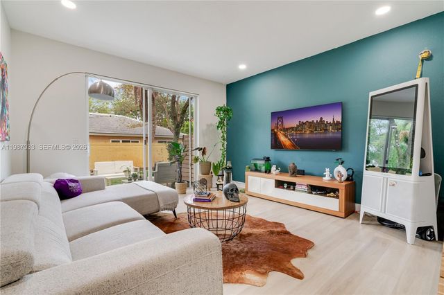 8916 SW 19th St, Miramar, FL 33025