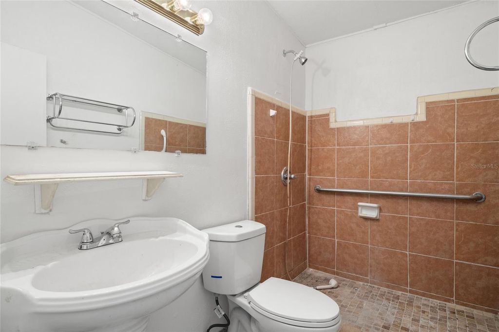 Image 10 of property listing at 1541 W LA SALLE STREET, Tampa, FL 33607