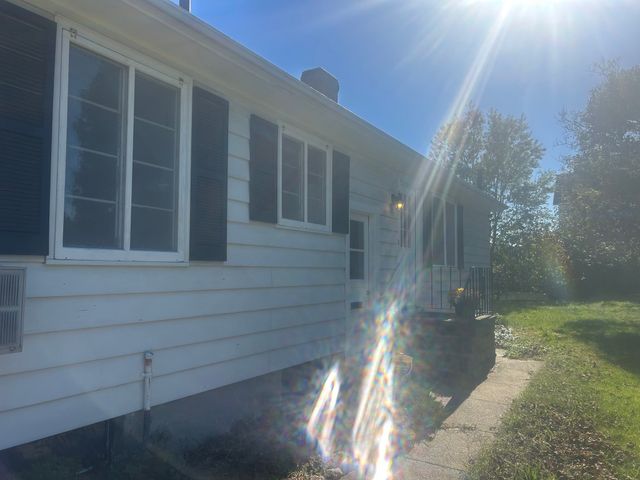 10 Clara St, New Bedford, MA 02744