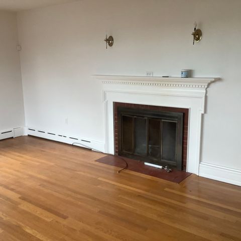10 Clara St, New Bedford, MA 02744
