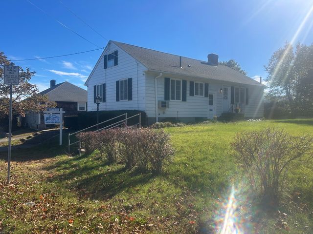 10 Clara St, New Bedford, MA 02744