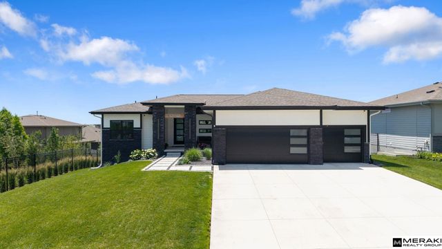 10642 S 188th Avenue, Omaha, NE 68136