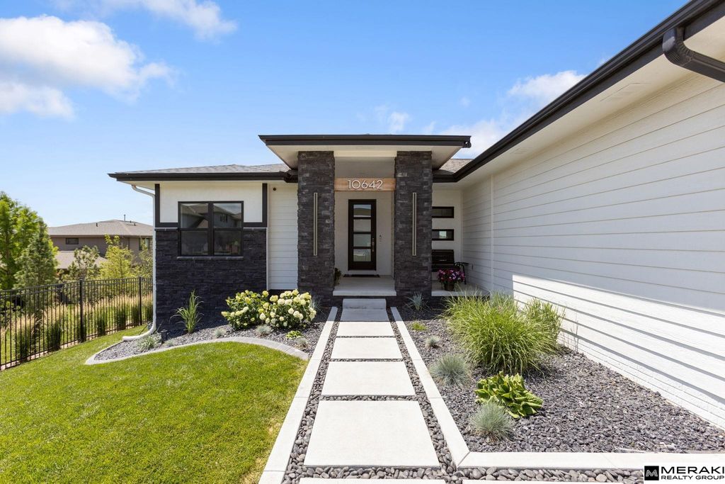 10642 S 188th Avenue, Omaha, NE 68136