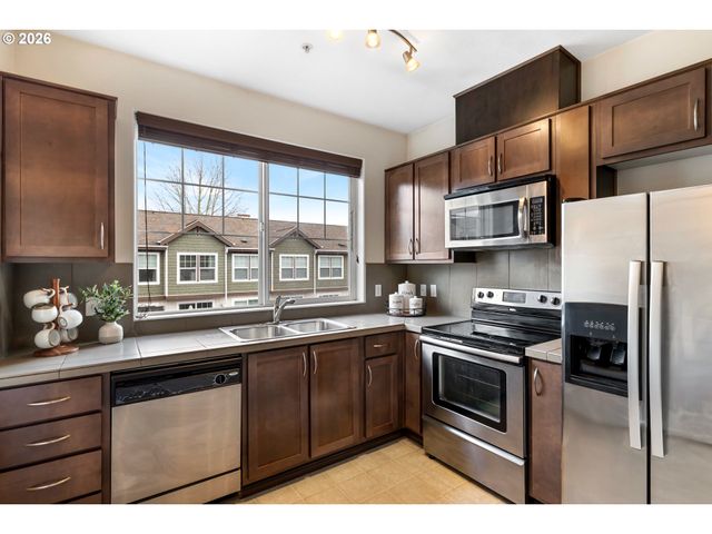 635 Nw LOST SPRINGS Ter 401, Portland, OR 97229