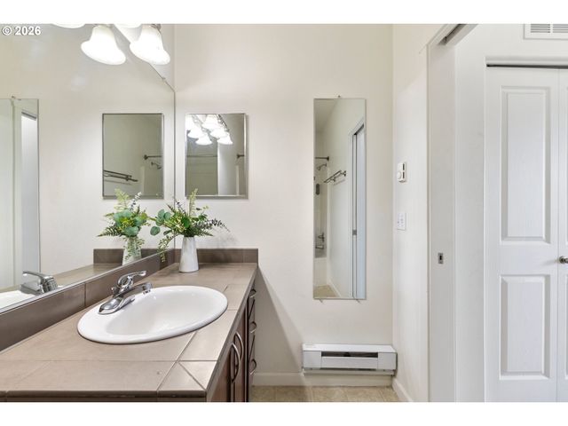 635 Nw LOST SPRINGS Ter 401, Portland, OR 97229