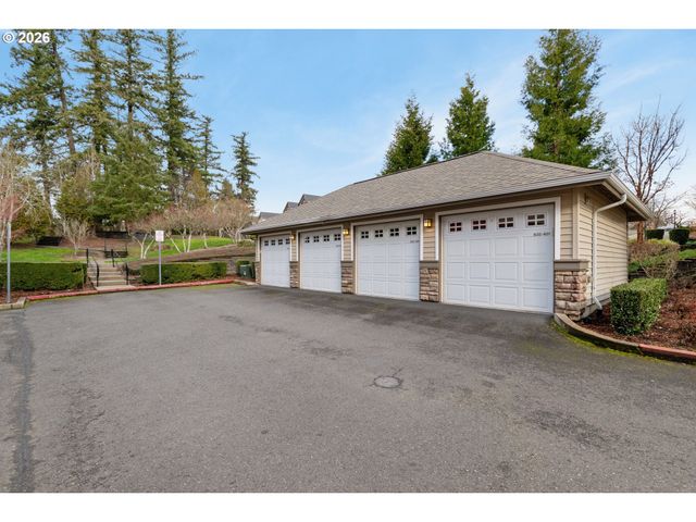 635 Nw LOST SPRINGS Ter 401, Portland, OR 97229