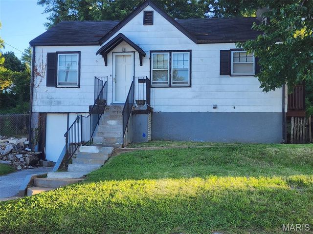 7164 Manette Drive, Flordell Hills, MO 63136