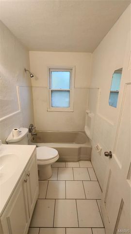 7164 Manette Drive, Flordell Hills, MO 63136