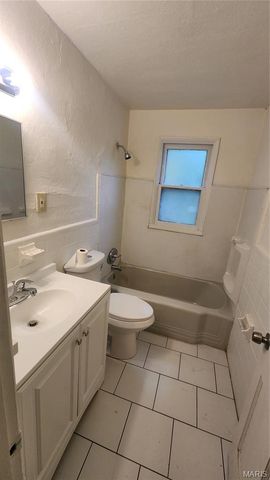 7164 Manette Drive, Flordell Hills, MO 63136