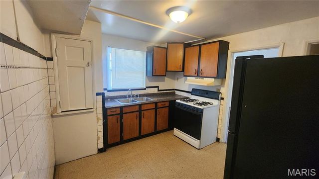 7164 Manette Drive, Flordell Hills, MO 63136