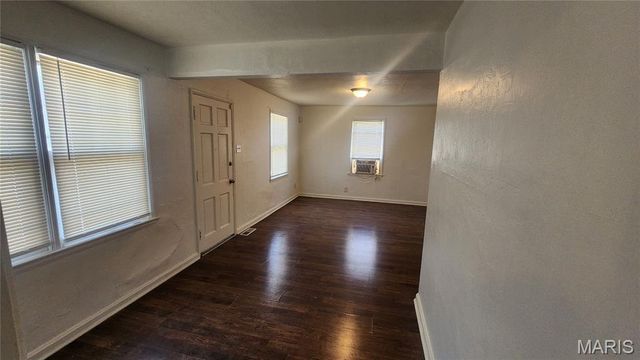 7164 Manette Drive, Flordell Hills, MO 63136