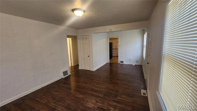 7164 Manette Drive, Flordell Hills, MO 63136