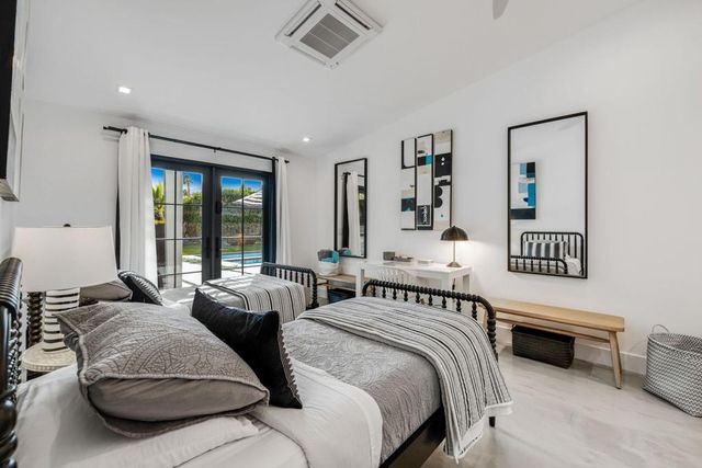 470 E Avenida Olancha B, Palm Springs, CA 92264