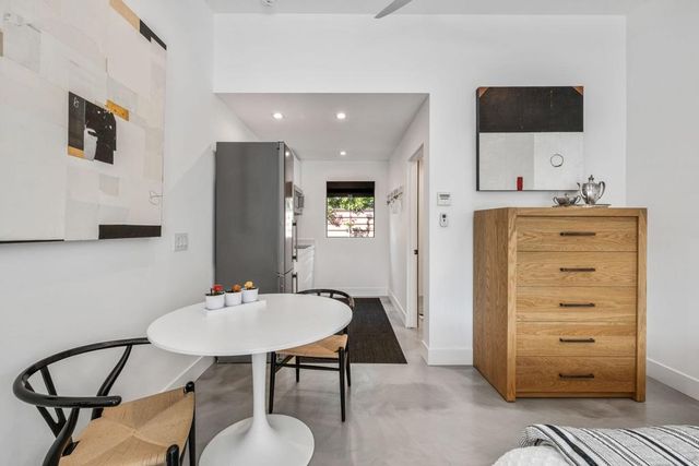 470 E Avenida Olancha B, Palm Springs, CA 92264