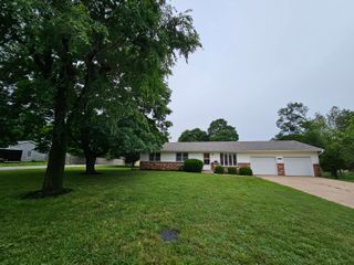 1313 South Madison Avenue, Aurora, MO 65605