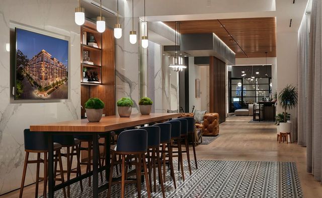 160 Birdsall 1417, Houston, TX 77007