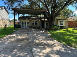 509 S Ramona Street, Angleton, TX 77515
