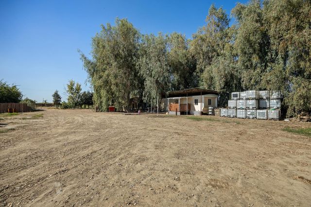 860 W Riverdale Avenue, Riverdale, CA 93656