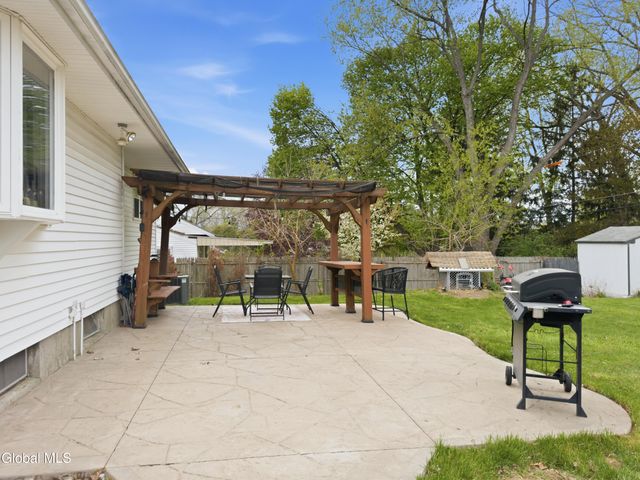 21 Twilight Terrace, Colonie, NY 12211