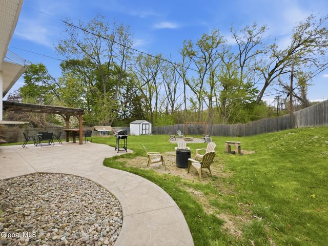 21 Twilight Terrace, Colonie, NY 12211
