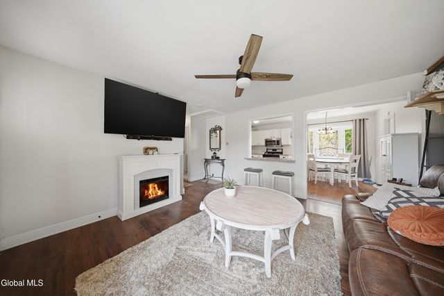21 Twilight Terrace, Colonie, NY 12211