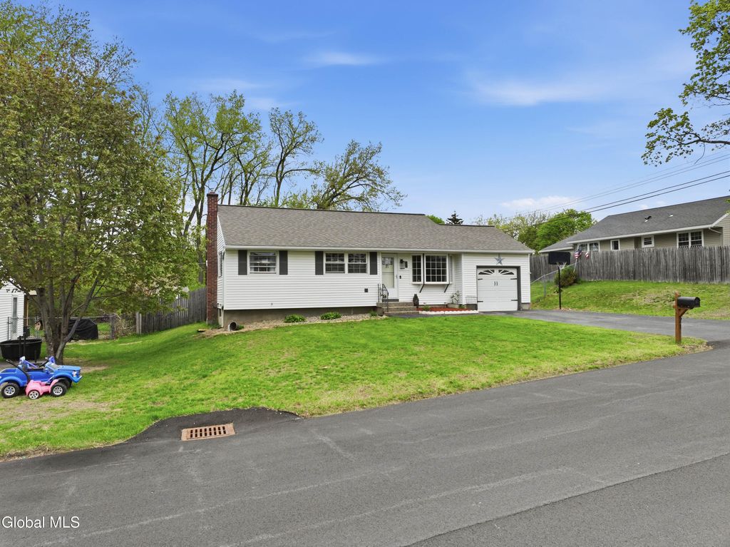 21 Twilight Terrace, Colonie, NY 12211