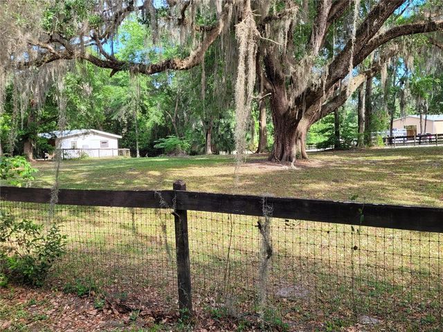 8465 NW 186TH STREET, Reddick, FL 32686