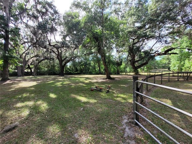 8465 NW 186TH STREET, Reddick, FL 32686