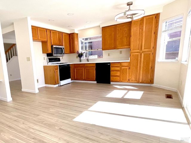 505 Edwards Ct, Suisun City, CA 94585